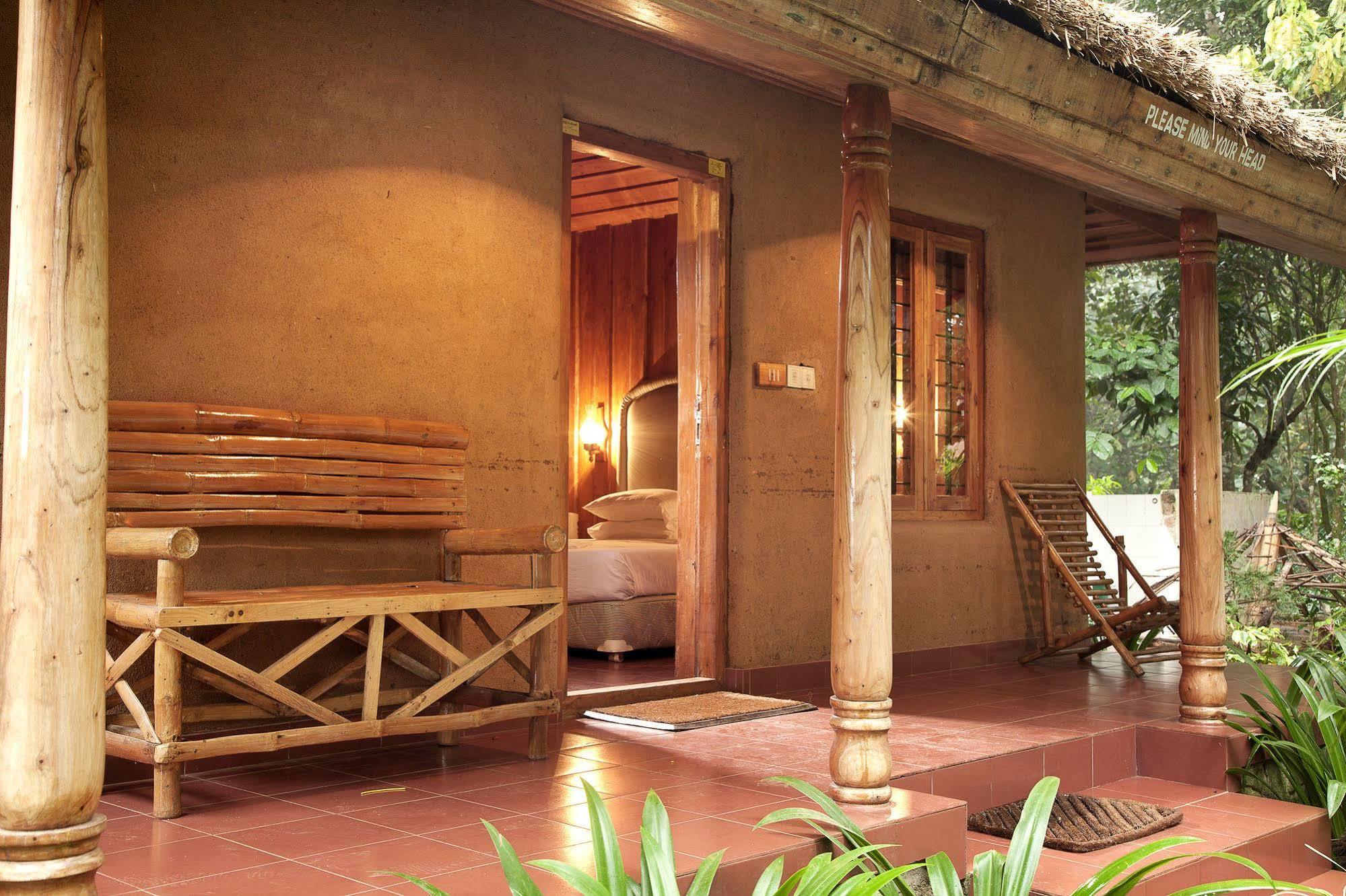Hotel Woods N Spice - Thekkady à Kumily Extérieur photo