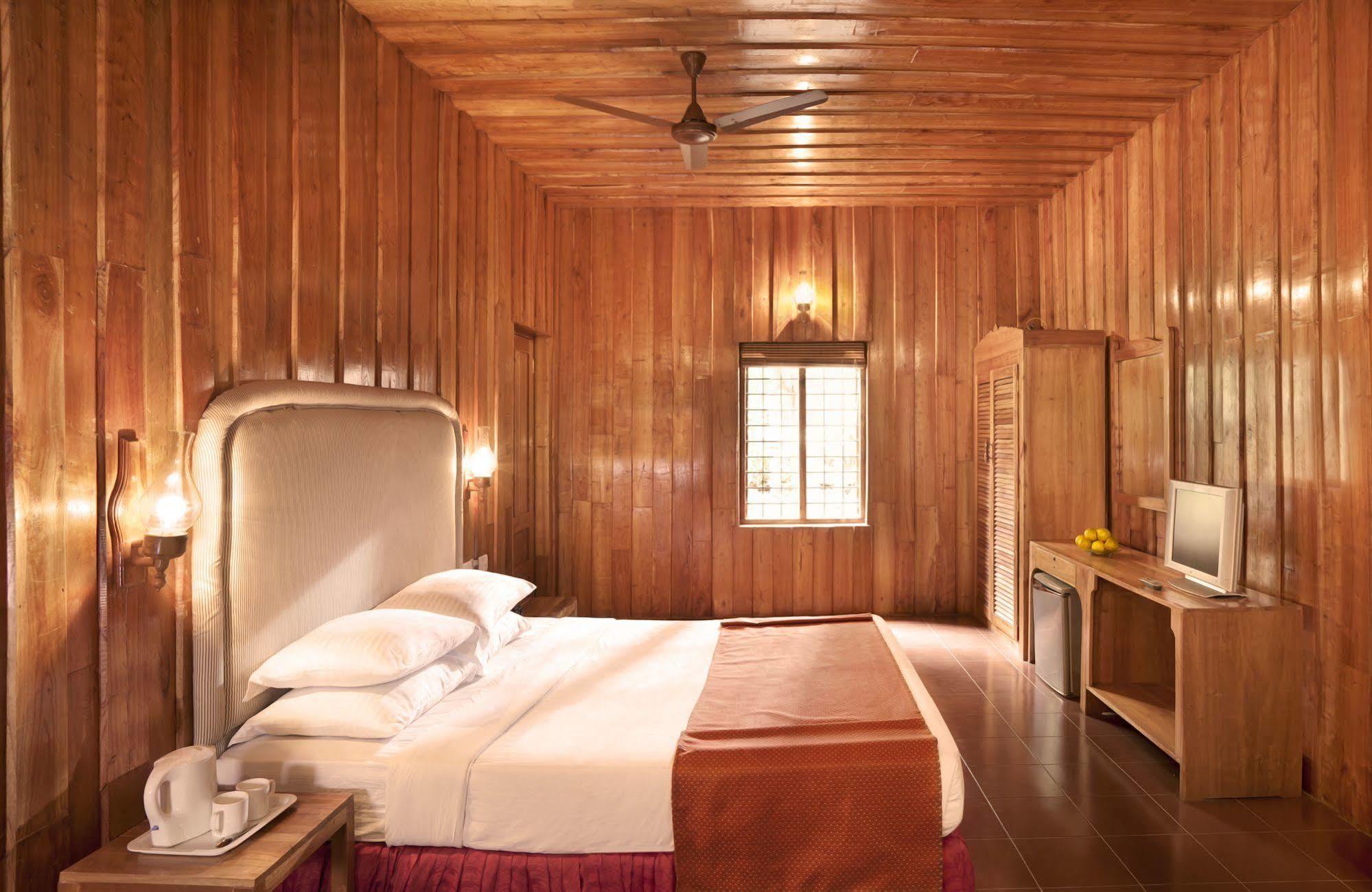 Hotel Woods N Spice - Thekkady à Kumily Extérieur photo