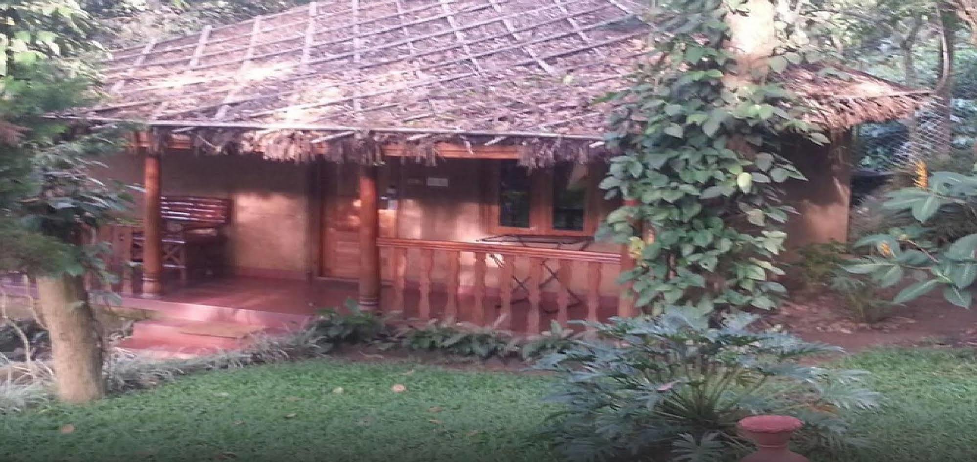 Hotel Woods N Spice - Thekkady à Kumily Extérieur photo