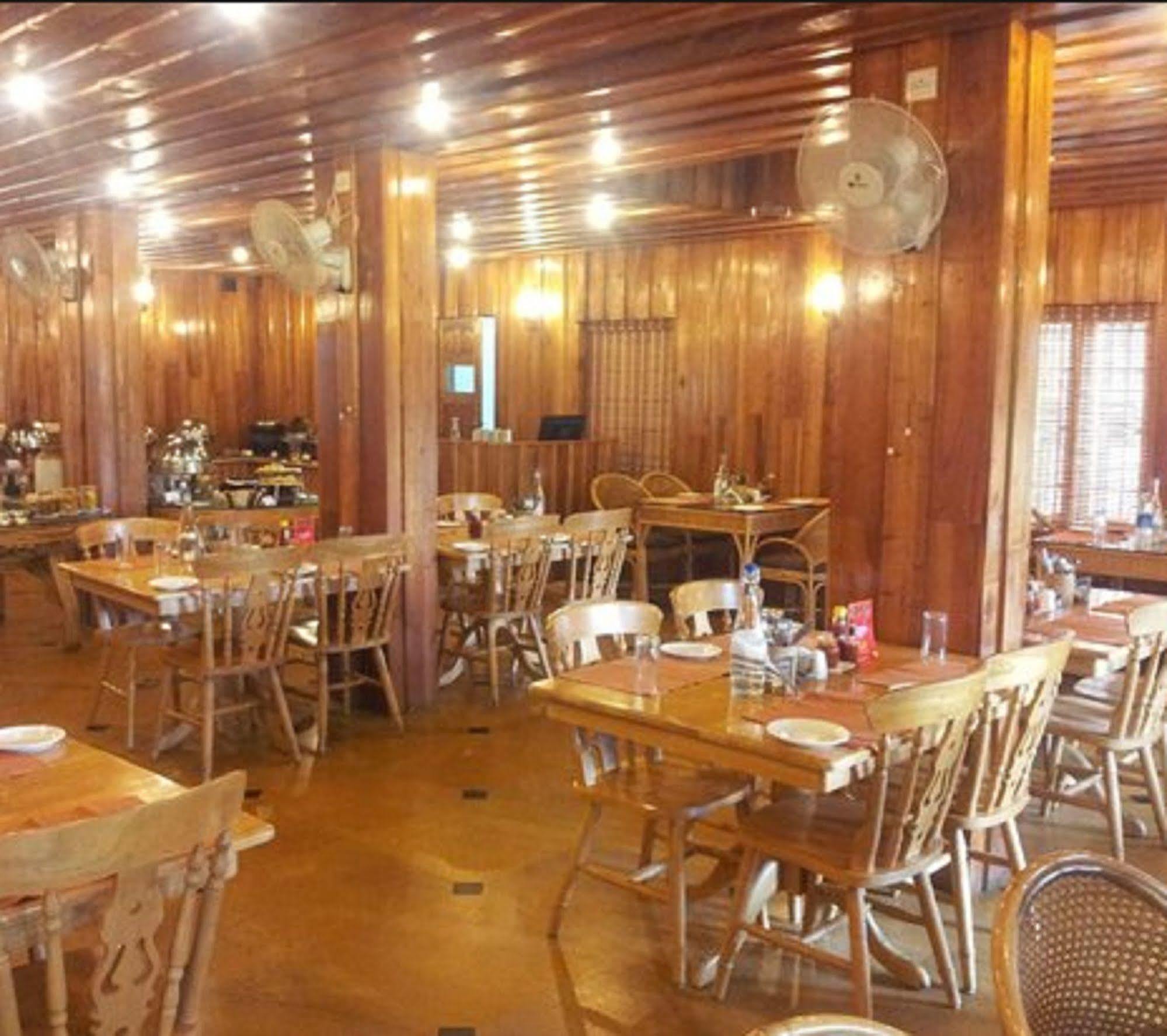 Hotel Woods N Spice - Thekkady à Kumily Extérieur photo