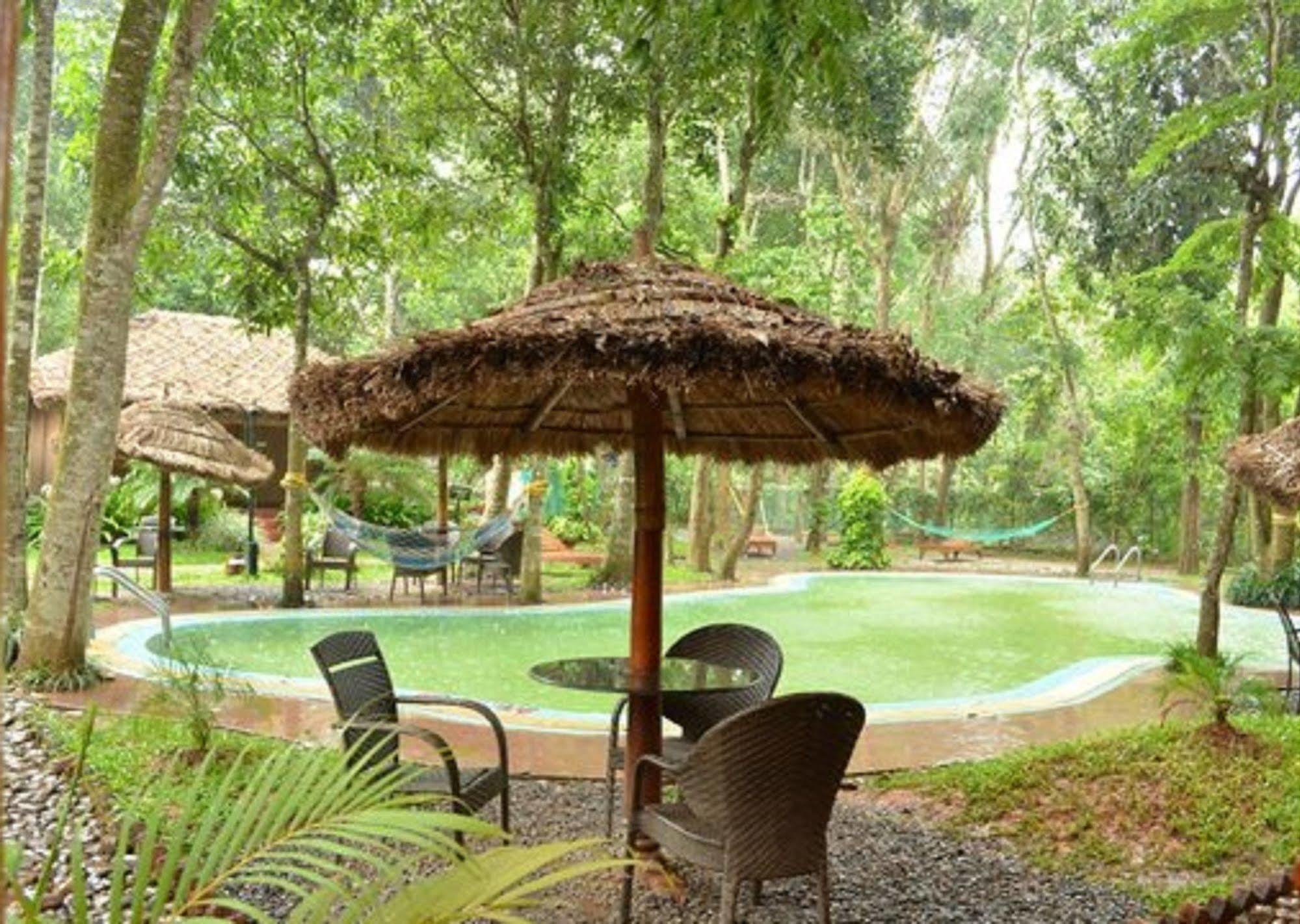 Hotel Woods N Spice - Thekkady à Kumily Extérieur photo
