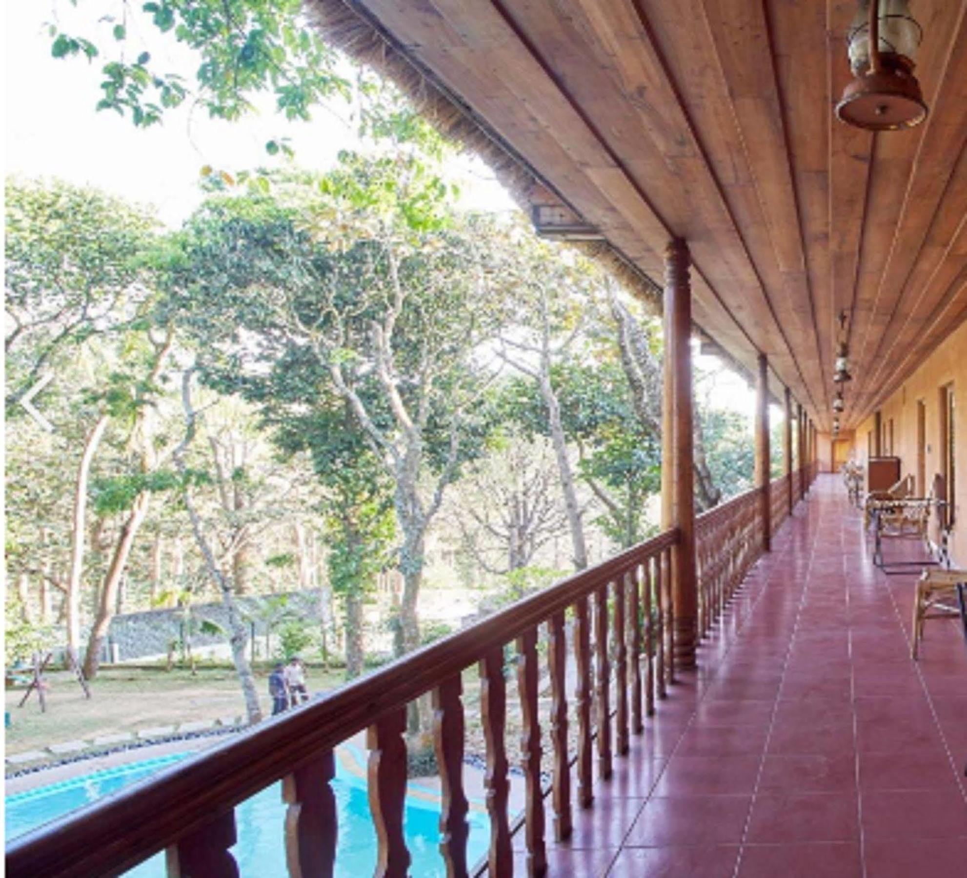Hotel Woods N Spice - Thekkady à Kumily Extérieur photo